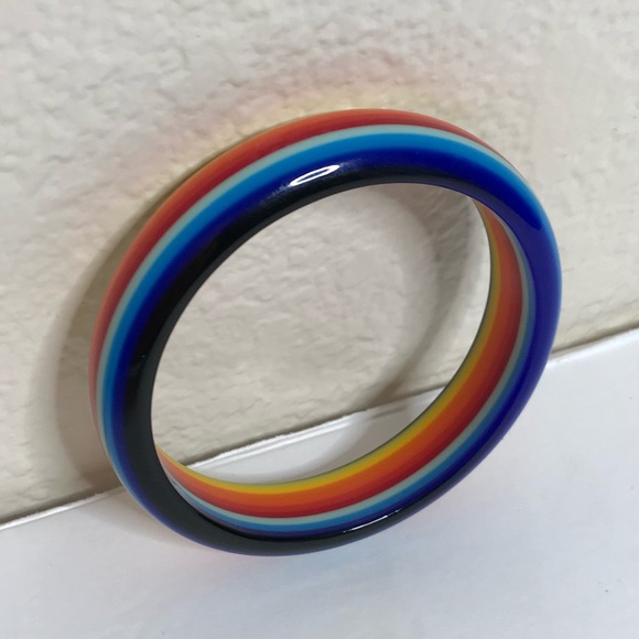 Vintage Lucite Bangle Bracelet Rainbow Pattern - Picture 3 of 5
